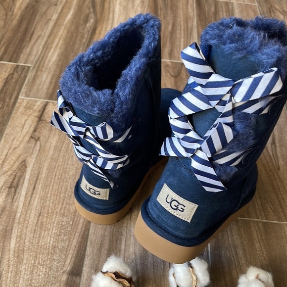 🌿UGG- W BAILEY BOW DIAGONAL STRIPES BOOTS🌿 - Picture 7 of 14